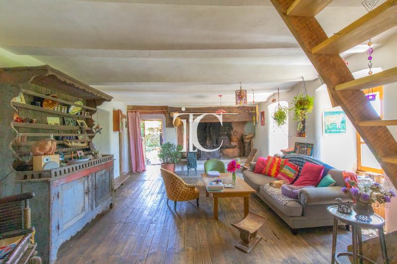 Propriété - 341 m² - 9 pièces