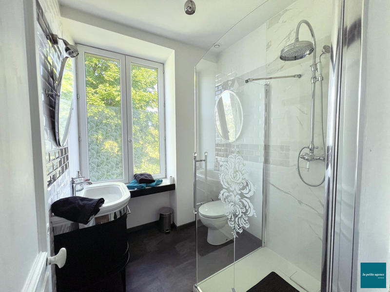 Maison - 350 m² - 11 pièces