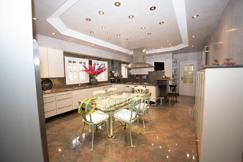 Maison en pierre - 297 m² - 8 pièces