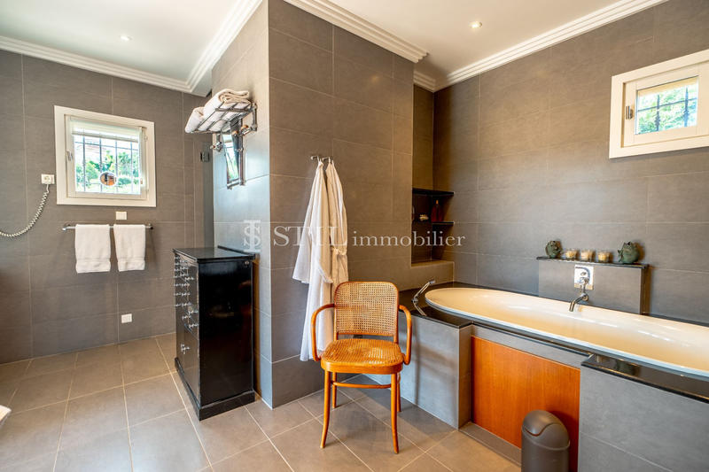 Villa - 314 m² - 6 pièces