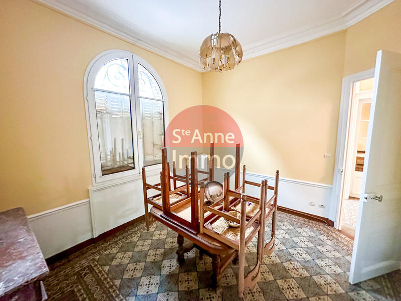 Maison - 300 m² - 12 pièces