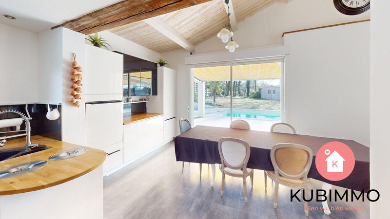 Maison traditionnelle - 189 m² - 6 pièces