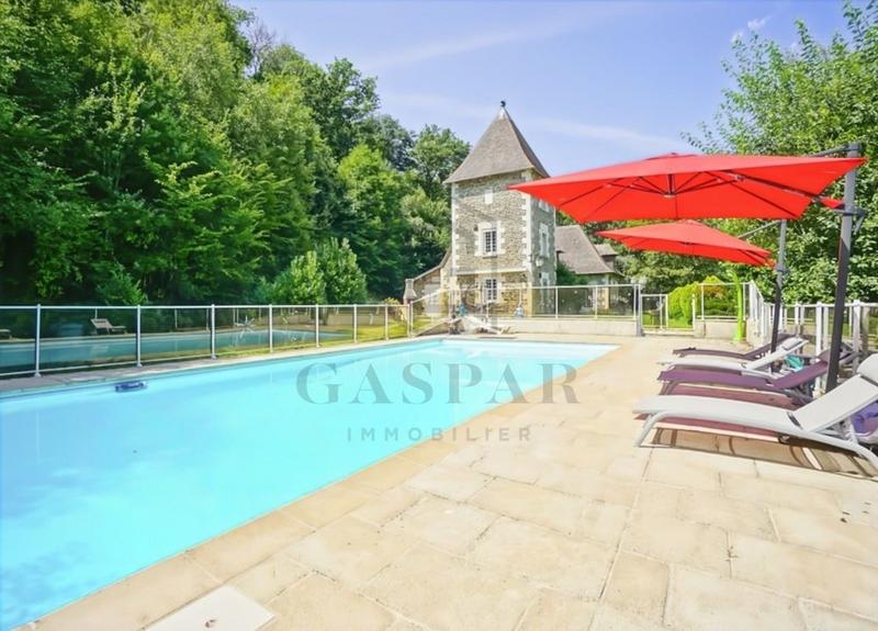 Maison - 225 m² - 8 pièces