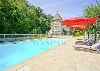 Maison - 225 m² - 8 pièces