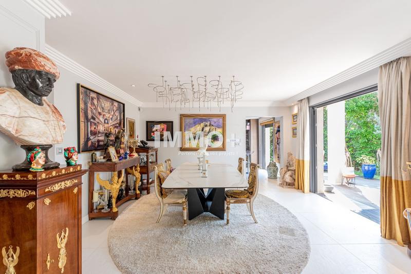 Demeure - 373 m² - 9 pièces