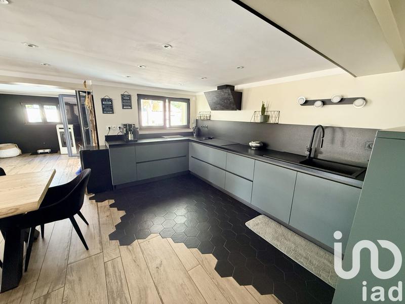 Maison - 203 m² - 5 pièces