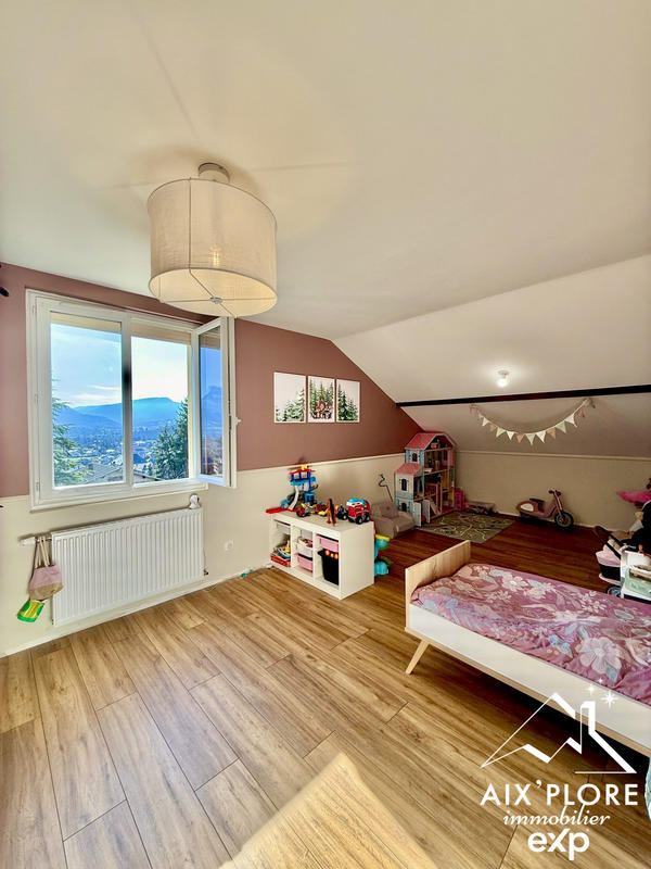 Maison traditionnelle - 121 m² - 6 pièces