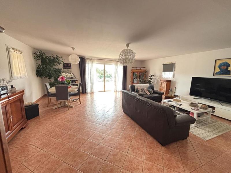 Villa - 245 m² - 10 pièces