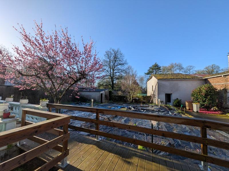 Maison - 295 m² - 17 pièces