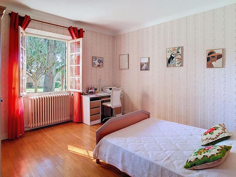 Propriété - 245 m² - 10 pièces