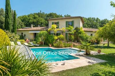 Maison - 230 m² - 7 pièces