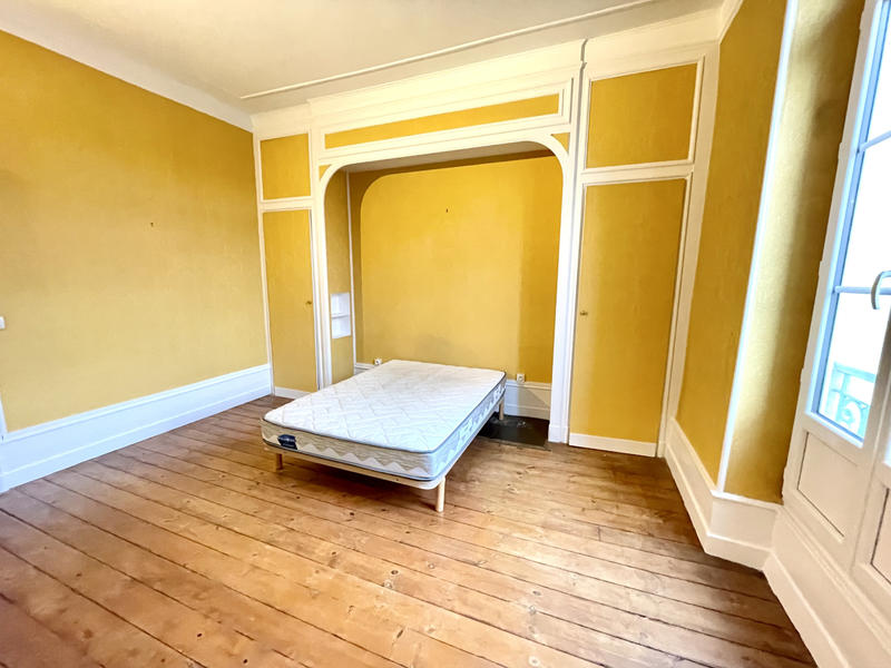 Maison - 250 m² - 11 pièces