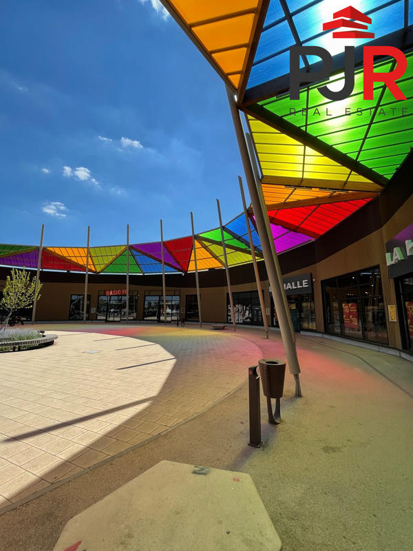 Local commercial - 2 048 m²