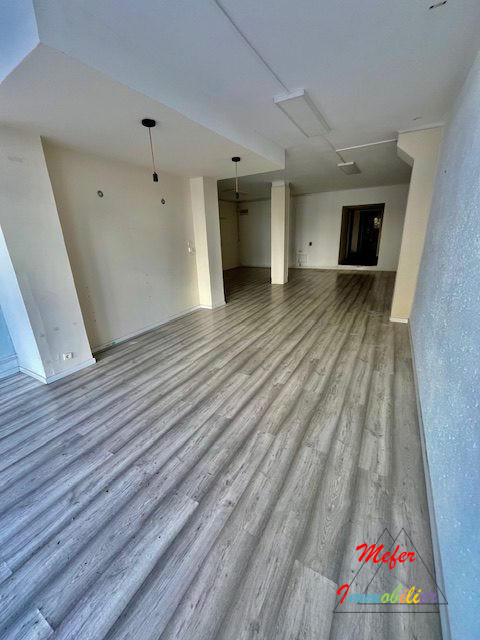 Local commercial - 110 m² - 4 pièces