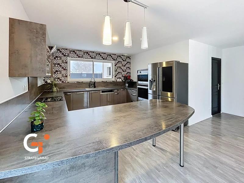 Maison - 205 m² - 7 pièces