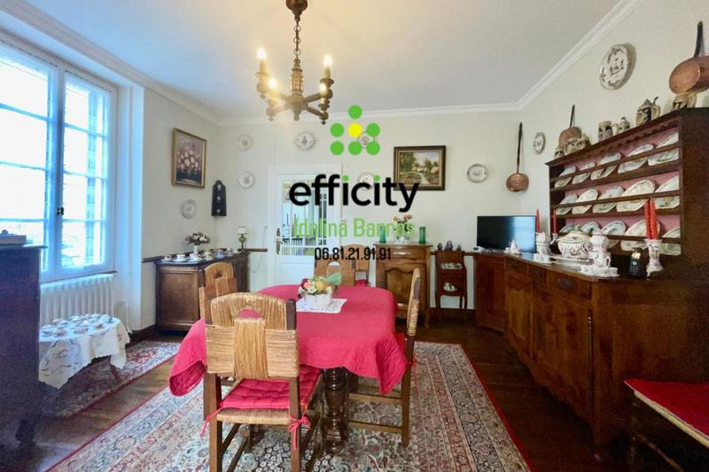 Maison - 220 m² - 6 pièces