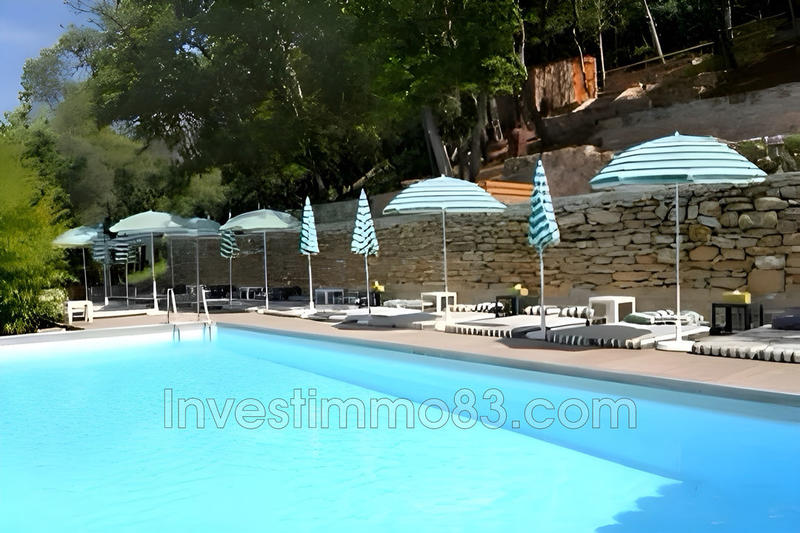 Propriété - 236 m² - 9 pièces