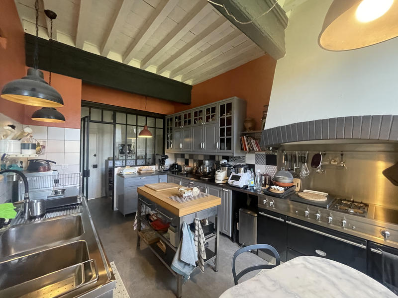 Maison - 700 m² - 22 pièces