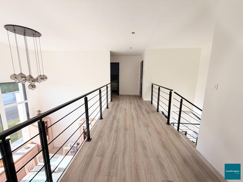 Maison contemporaine - 203 m² - 5 pièces