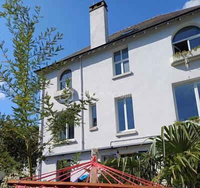 Demeure - 251 m² - 8 pièces