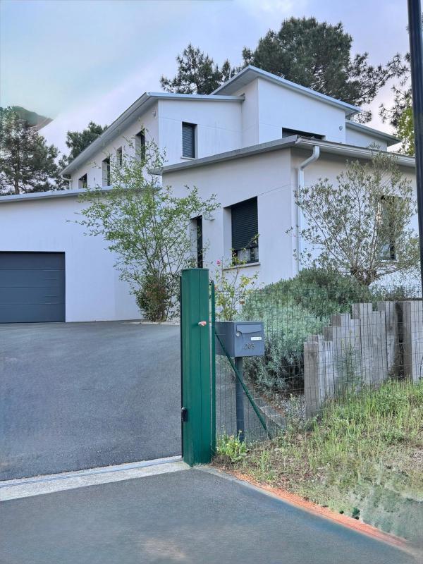 Maison - 238 m² - 7 pièces