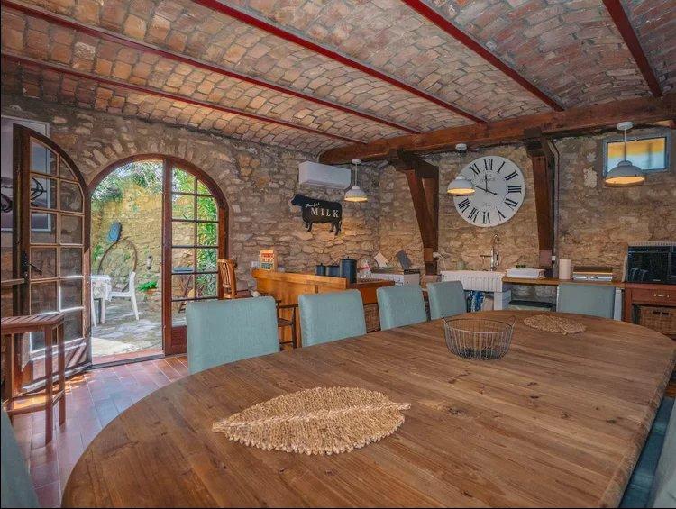 Mas - 306 m² - 17 pièces