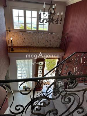 Maison - 190 m² - 11 pièces