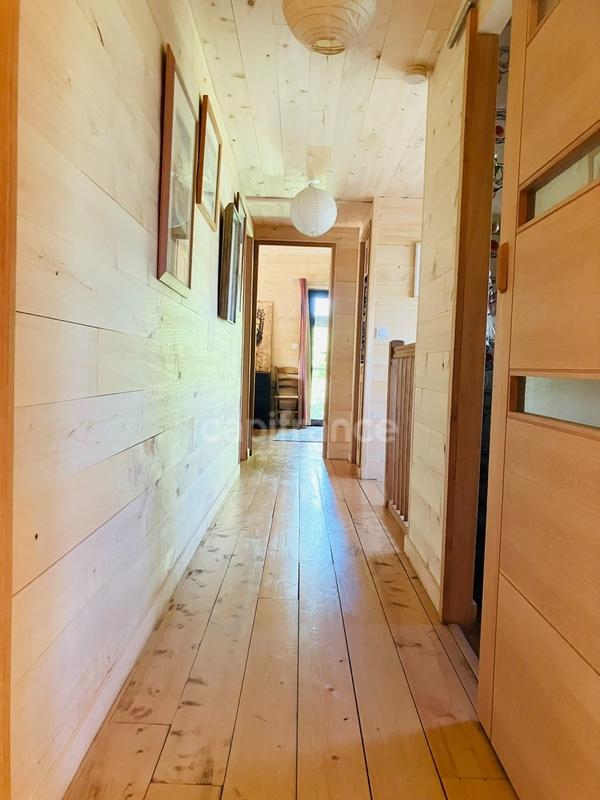 Maison de bois - 140 m² - 9 pièces