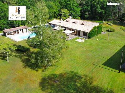 Propriété - 380 m² - 10 pièces