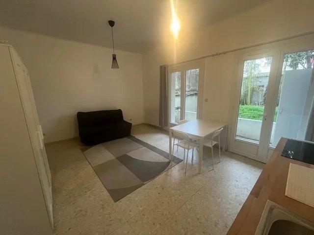 Studio - 25 m² - 1 pièce