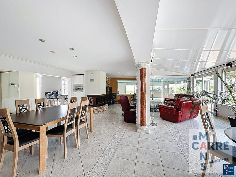 Maison - 237 m² - 8 pièces