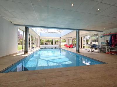 Maison - 530 m² - 10 pièces