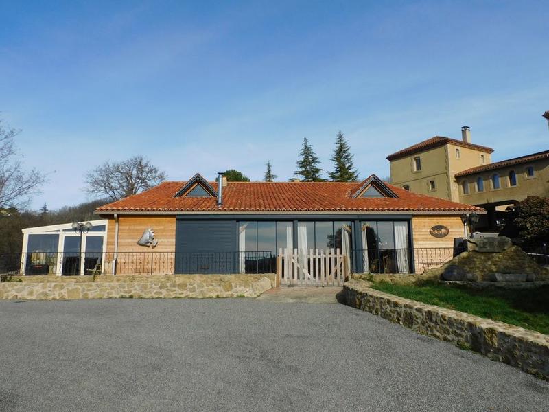 Propriété - 936 m² - 23 pièces