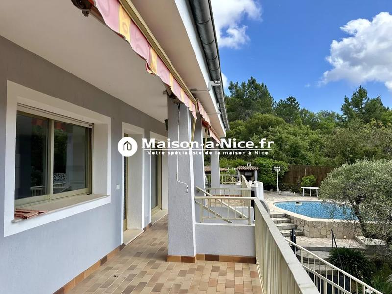 Maison - 320 m² - 6 pièces