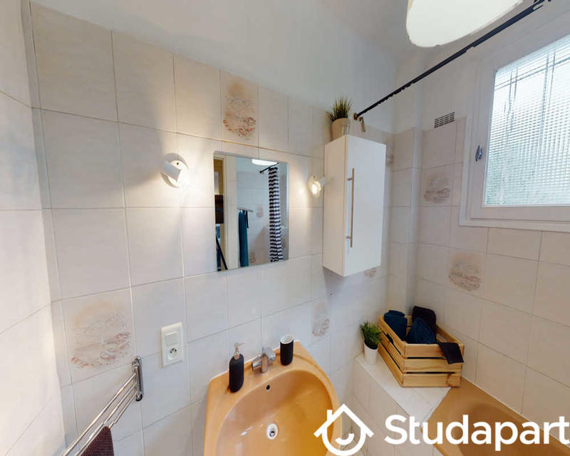 Chambre - 80 m² - 1 pièce