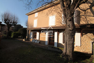 Maison traditionnelle - 225 m² - 5 pièces