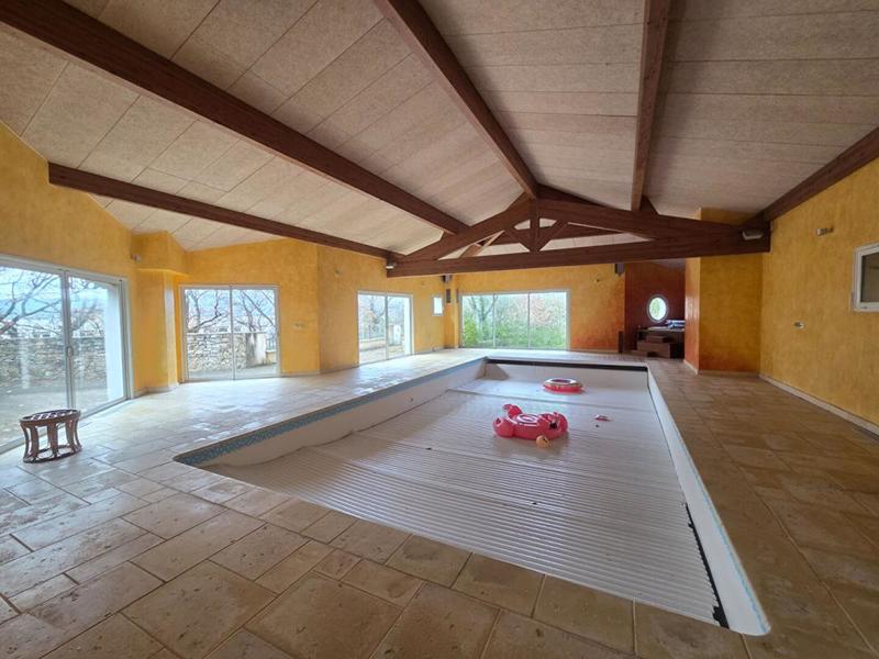 Maison - 235 m² - 6 pièces
