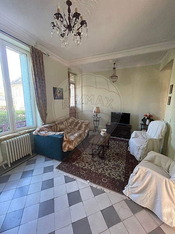 Maison - 93 m² - 5 pièces