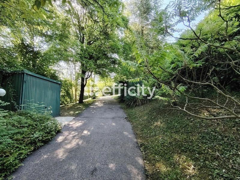 Maison - 262 m² - 10 pièces