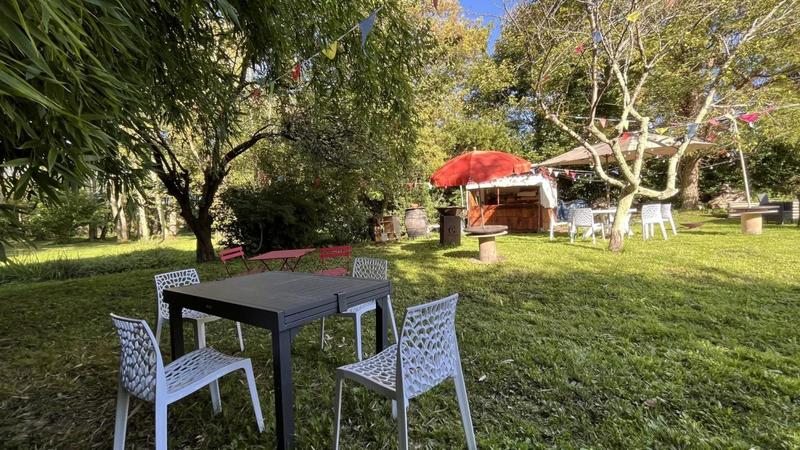 Propriété - 265 m² - 6 pièces