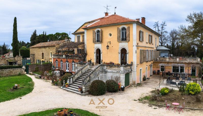 Demeure - 1 020 m² - 33 pièces