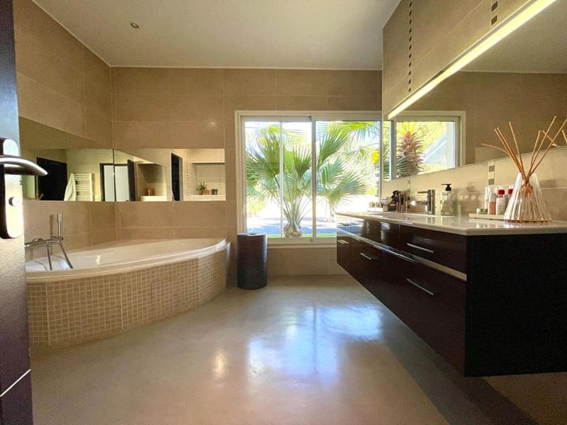 Maison - 252 m² - 5 pièces