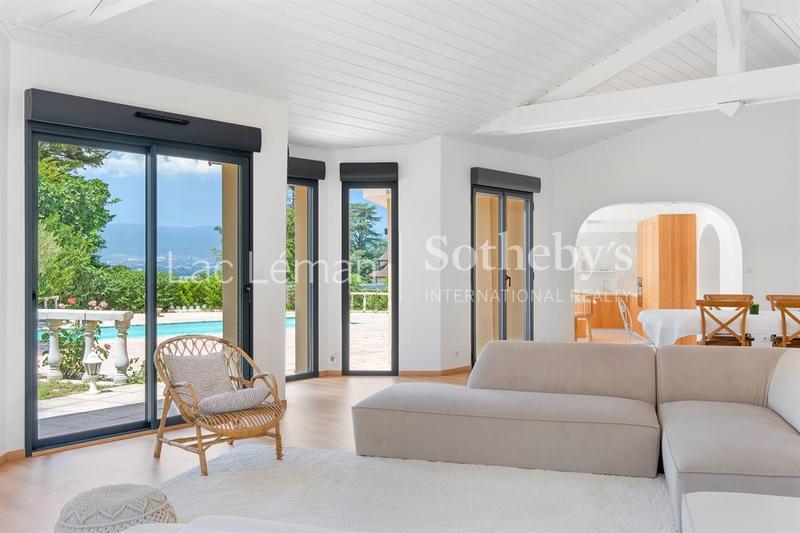 Maison - 210 m² - 6 pièces