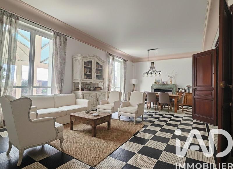 Maison - 260 m² - 8 pièces