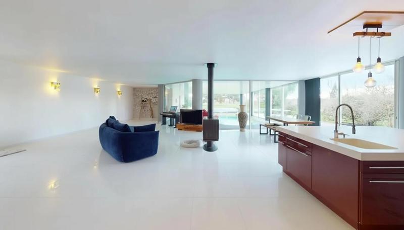 Maison - 377 m² - 7 pièces