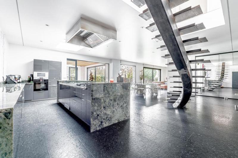 Maison d'architecte - 325 m² - 7 pièces