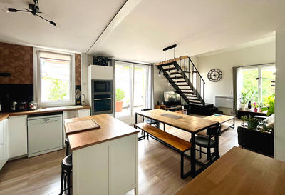 Appartement - 97 m² - 5 pièces