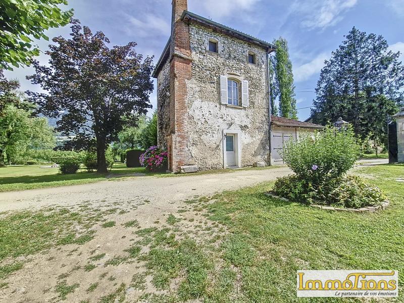 Propriété - 635 m² - 20 pièces