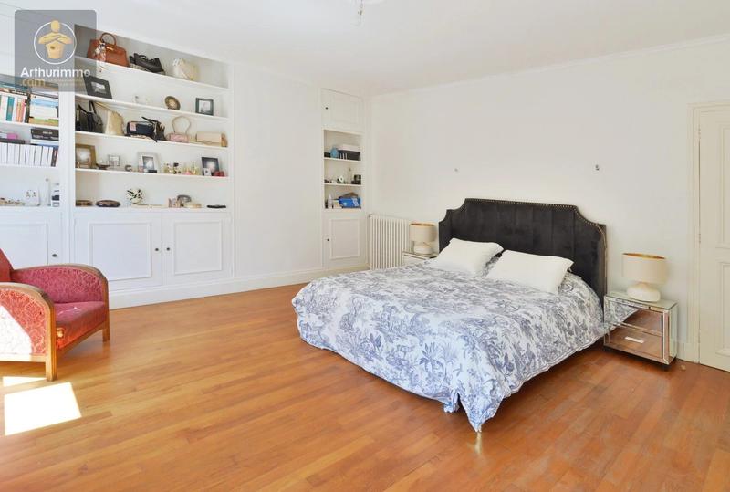 Maison - 333 m² - 10 pièces