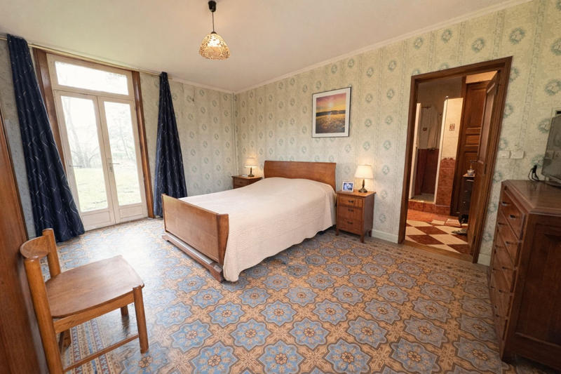 Maison - 260 m² - 9 pièces